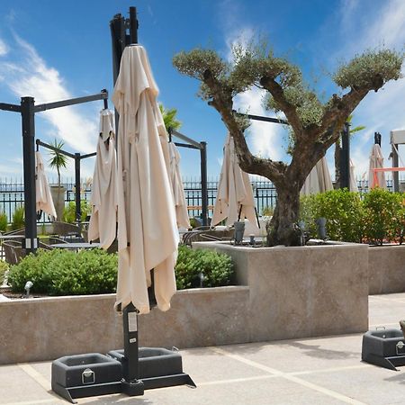 Moevenpick Hotel Du Lac Тунис Екстериор снимка The Sky Bar