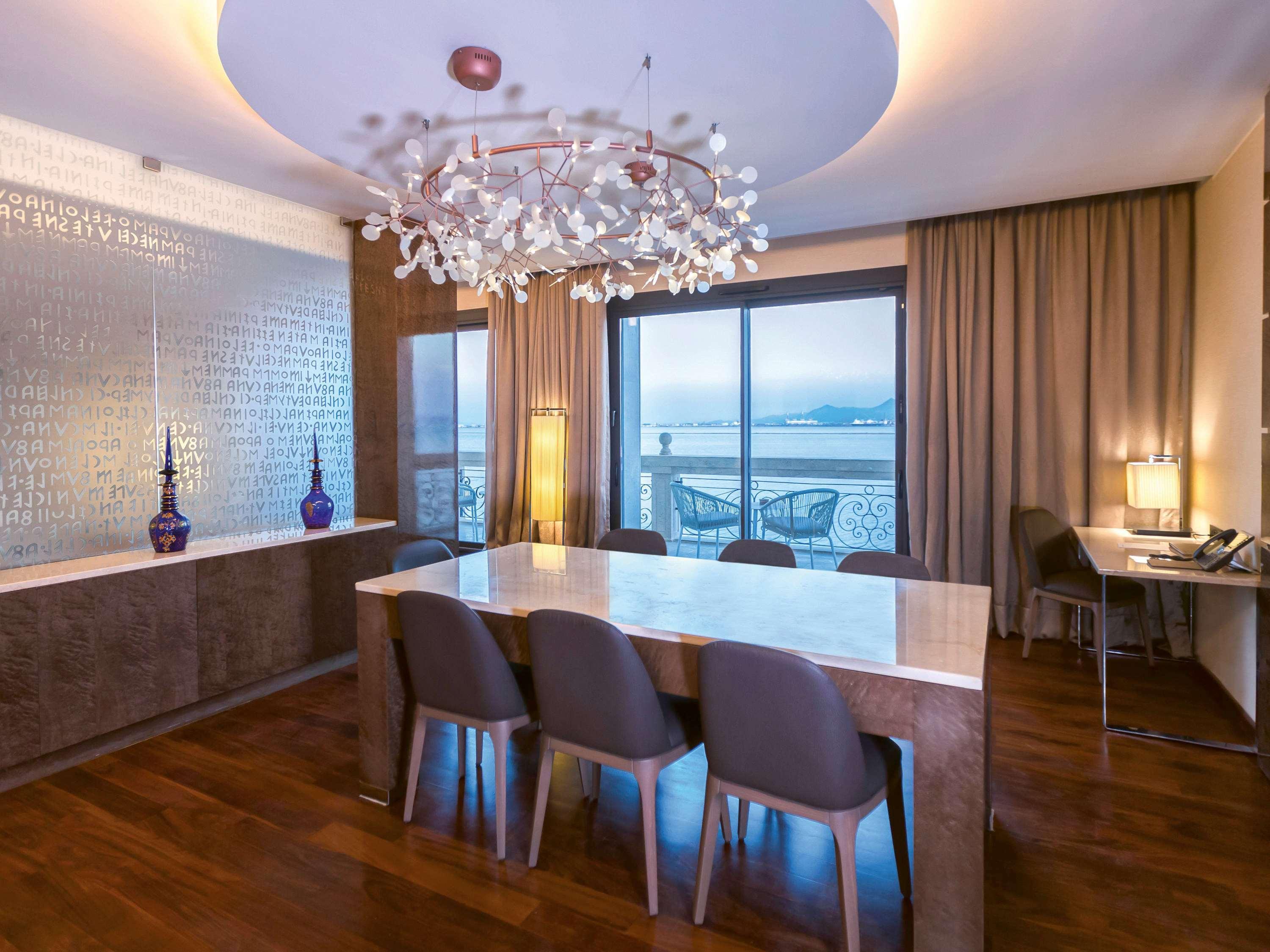 Moevenpick Hotel Du Lac Тунис Екстериор снимка The interior of the Presidential Suite