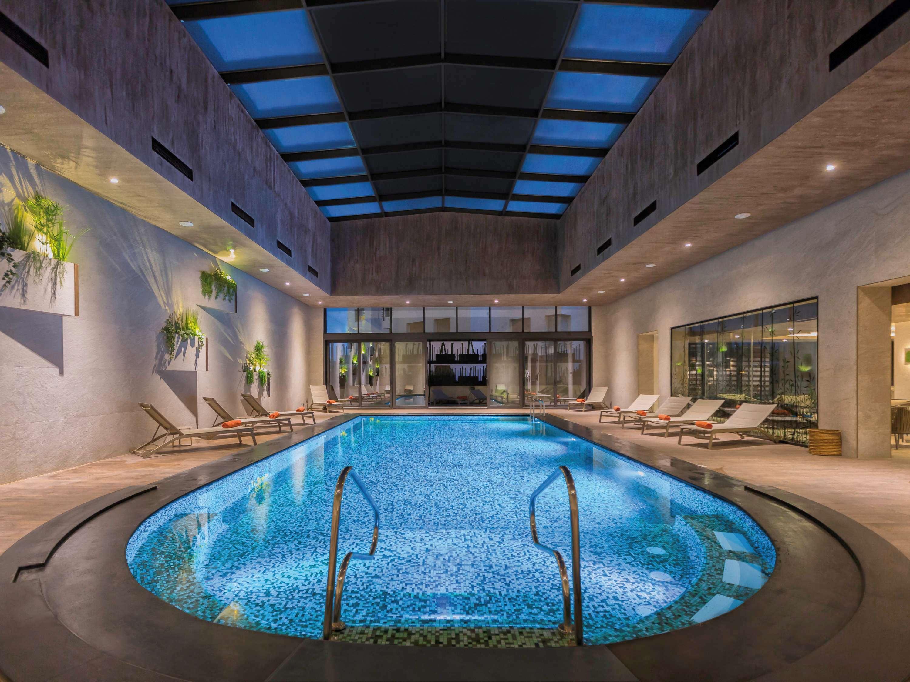 Moevenpick Hotel Du Lac Тунис Екстериор снимка Indoor pool