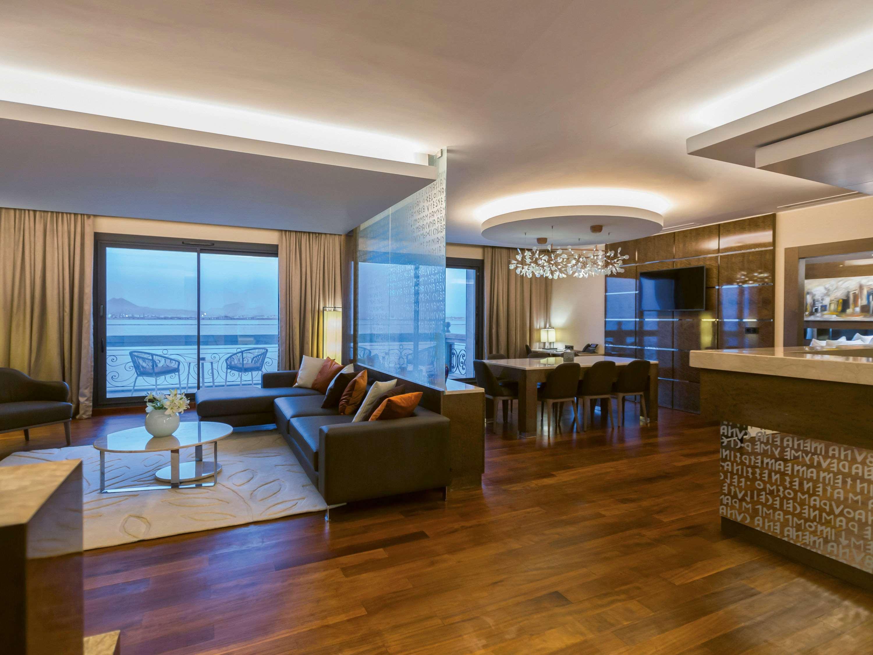 Moevenpick Hotel Du Lac Тунис Екстериор снимка A suite at the hotel