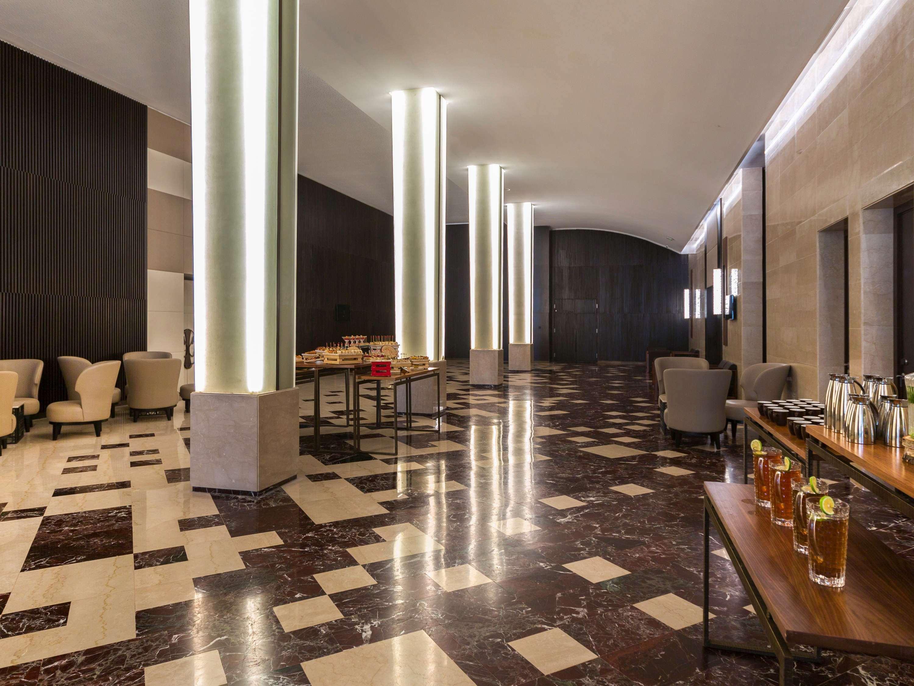 Moevenpick Hotel Du Lac Тунис Екстериор снимка The Westin Mumbai