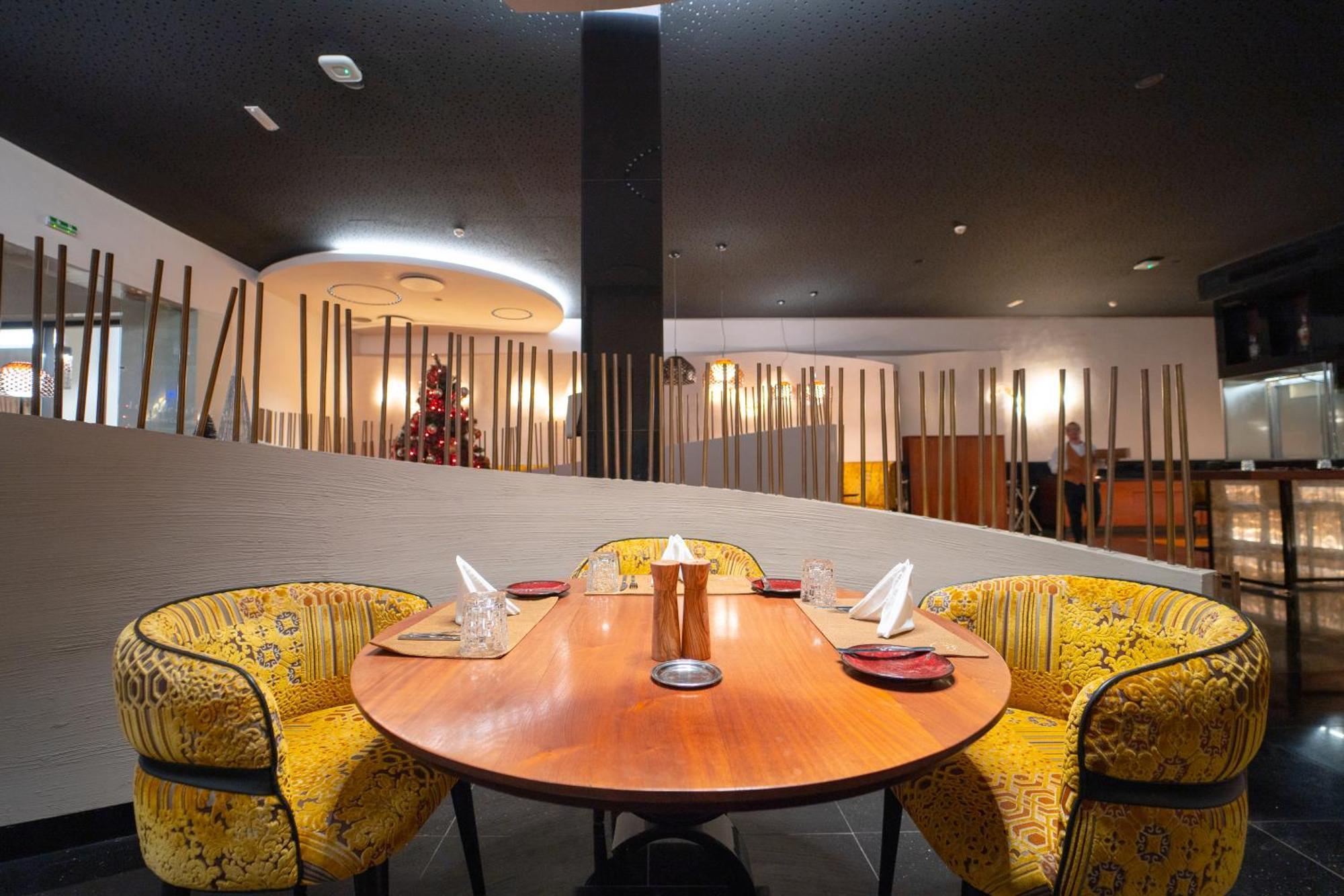 Moevenpick Hotel Du Lac Тунис Екстериор снимка Interior of the restaurant